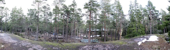 K�mp�n tontti kalliolta kuvattuna